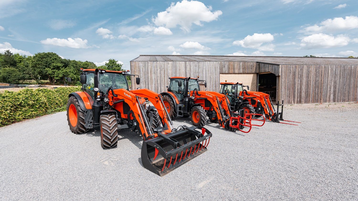 M6-M6-Utility-M5_FrontLoader_field_004